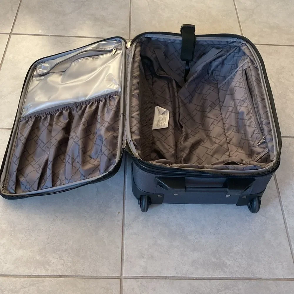 Samsonite Grey Softshell Rolling Upright Suitcase Telescoping Handle Luggage